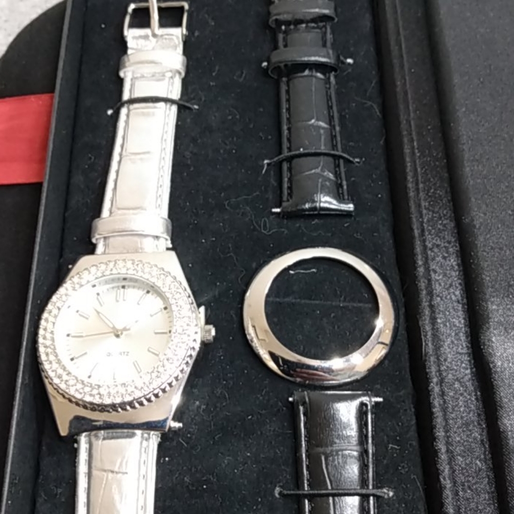 Quartz Watch - Picture 3 of 4